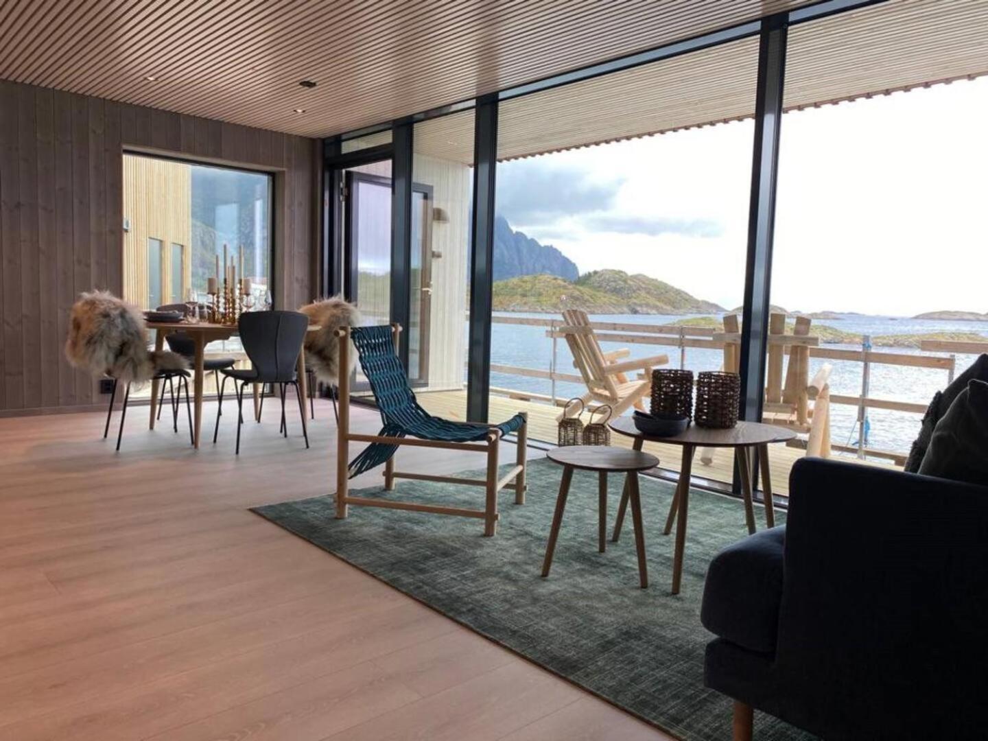 Waterfront Apartment With Panoramic Sea View Henningsvær Extérieur photo