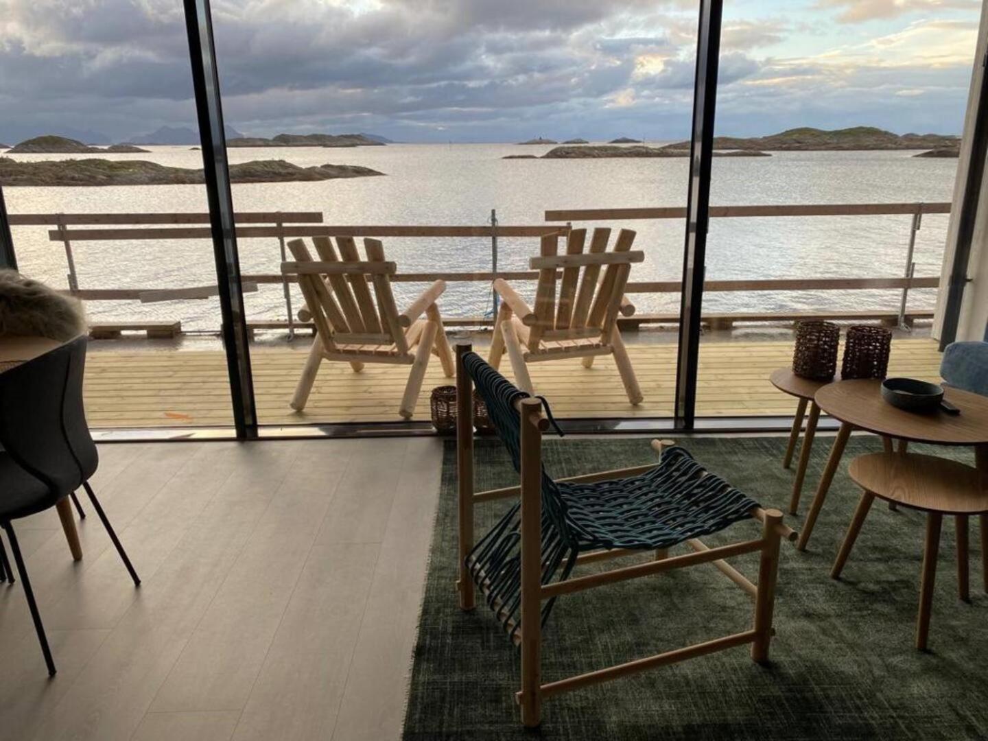Waterfront Apartment With Panoramic Sea View Henningsvær Extérieur photo