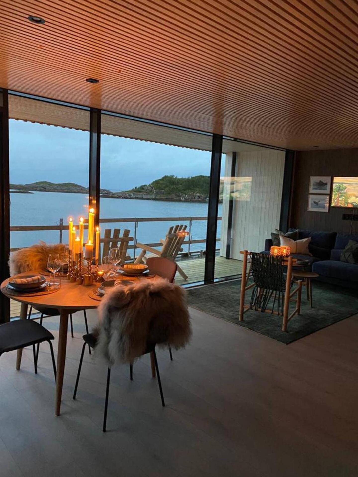 Waterfront Apartment With Panoramic Sea View Henningsvær Extérieur photo