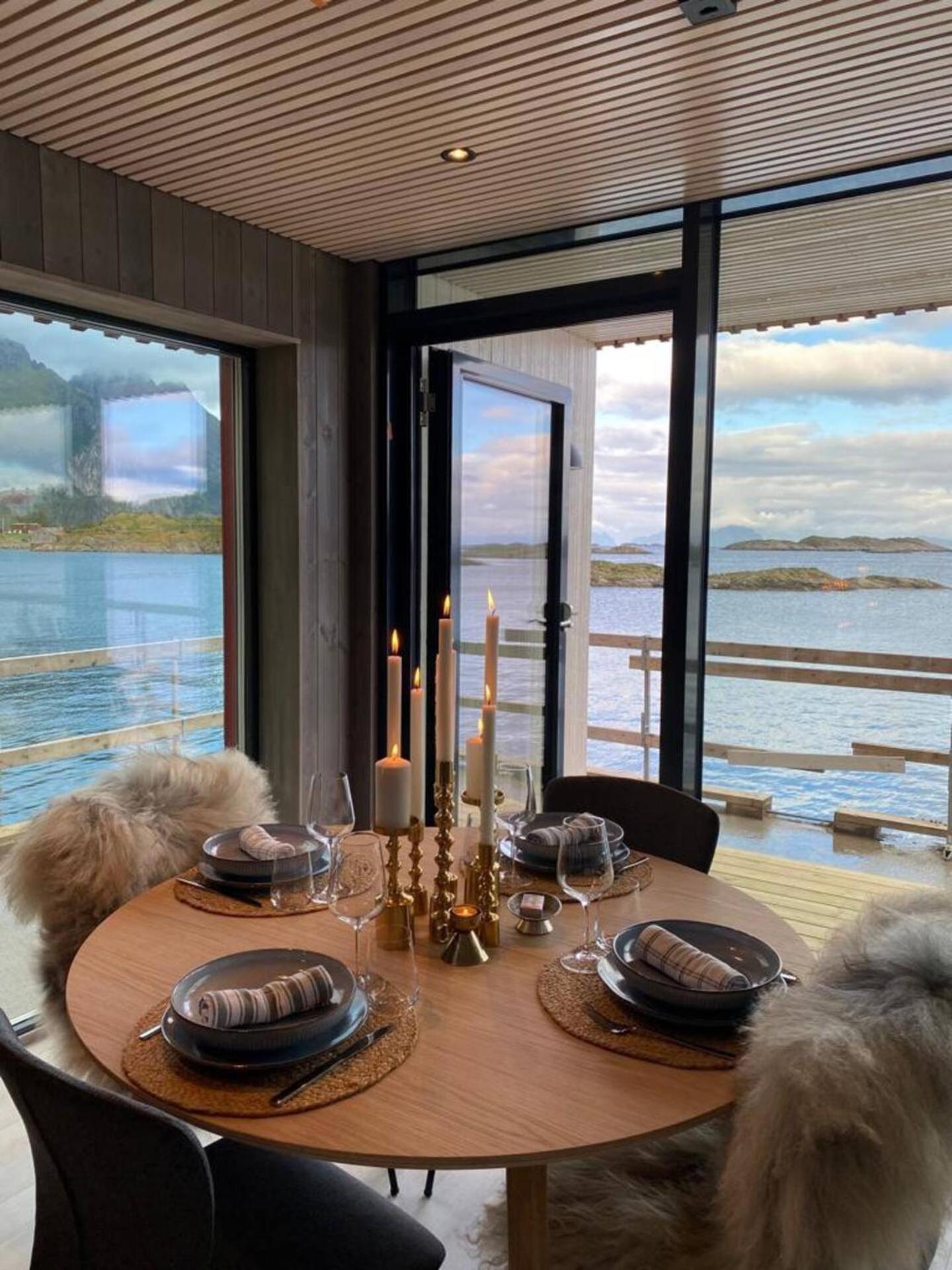 Waterfront Apartment With Panoramic Sea View Henningsvær Extérieur photo