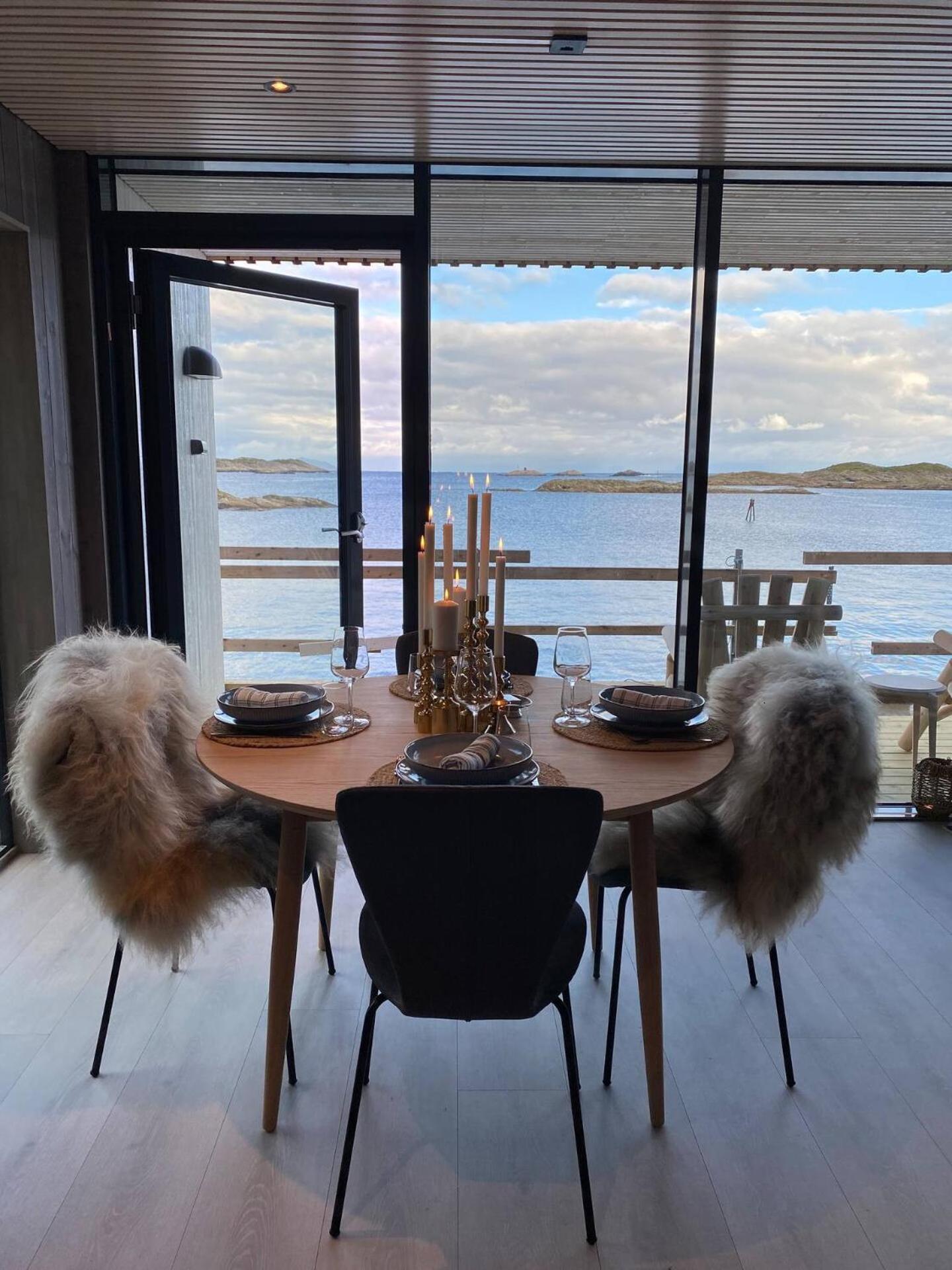 Waterfront Apartment With Panoramic Sea View Henningsvær Extérieur photo